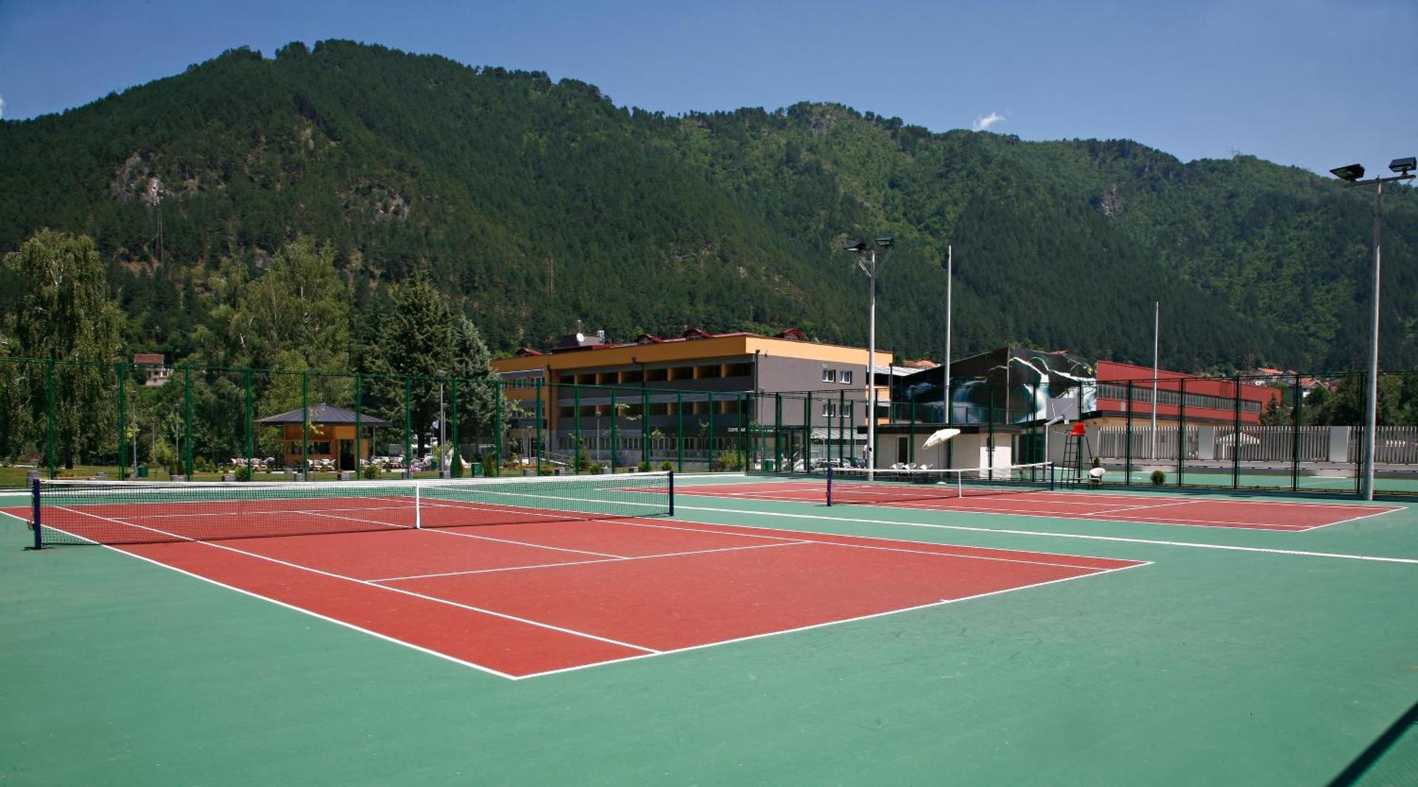 Garden City Hotel Konjic Ngoại thất bức ảnh