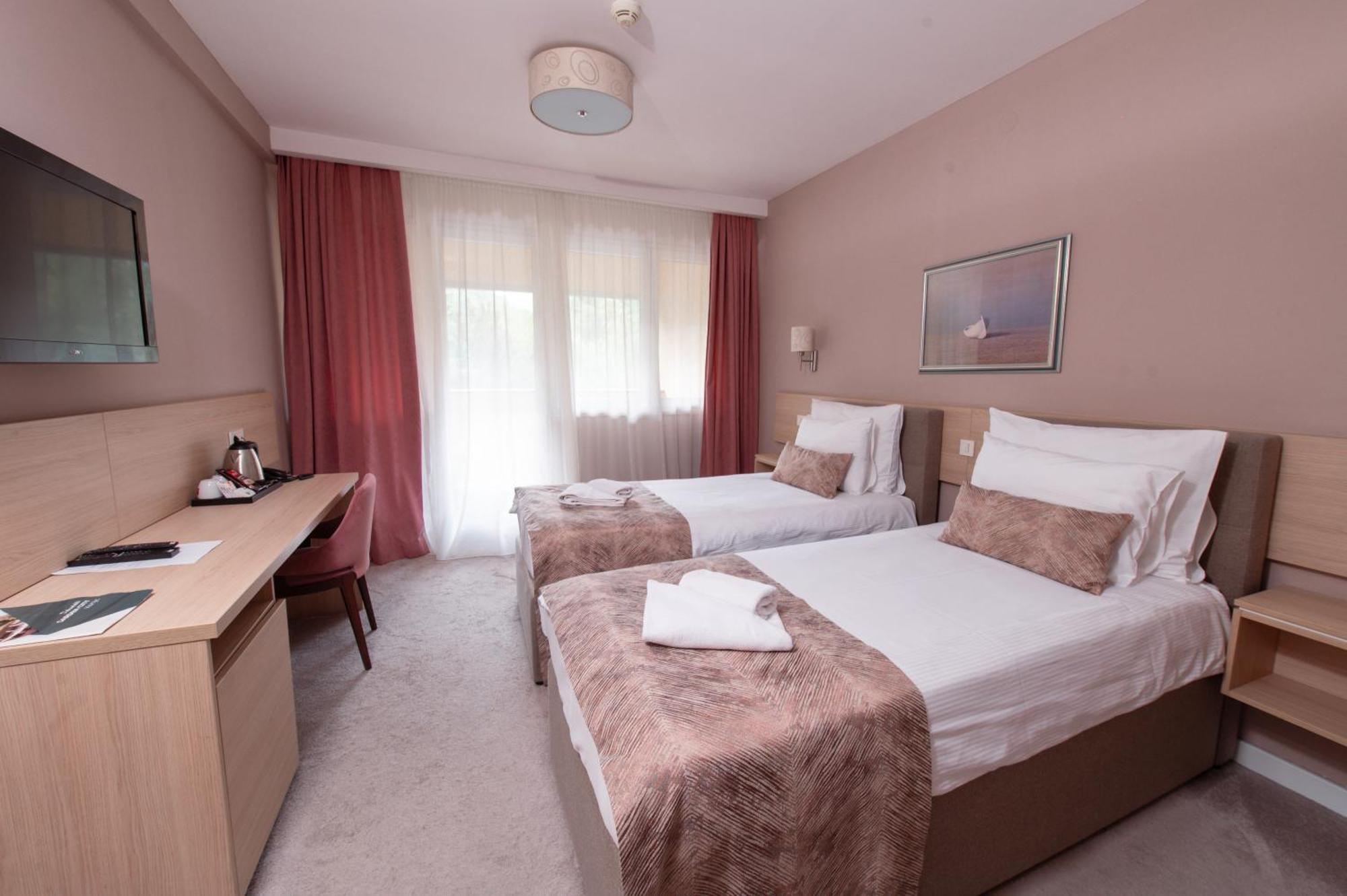 Garden City Hotel Konjic Ngoại thất bức ảnh
